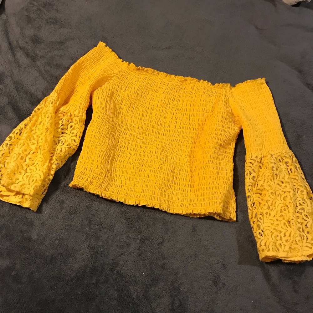 Yellow blouse ☀️